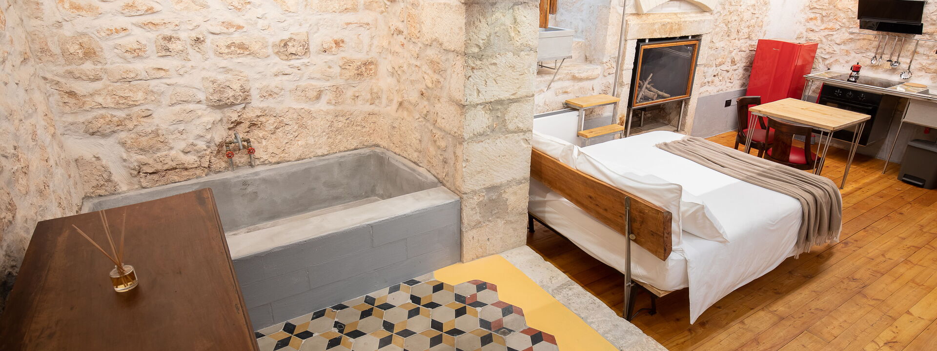 Il Quinto Elemento - Residence Of Charme - Calce: Bedroom, Dining Room, Living Room