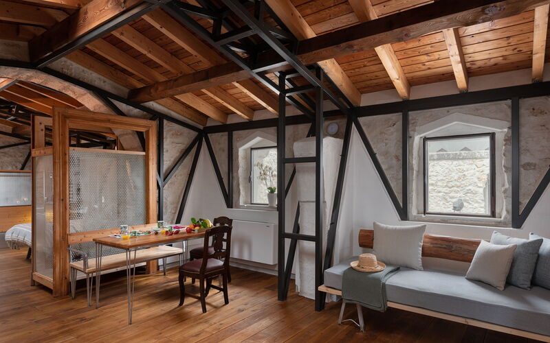 Bronzo: Dining Room, Kitchen, Living Room